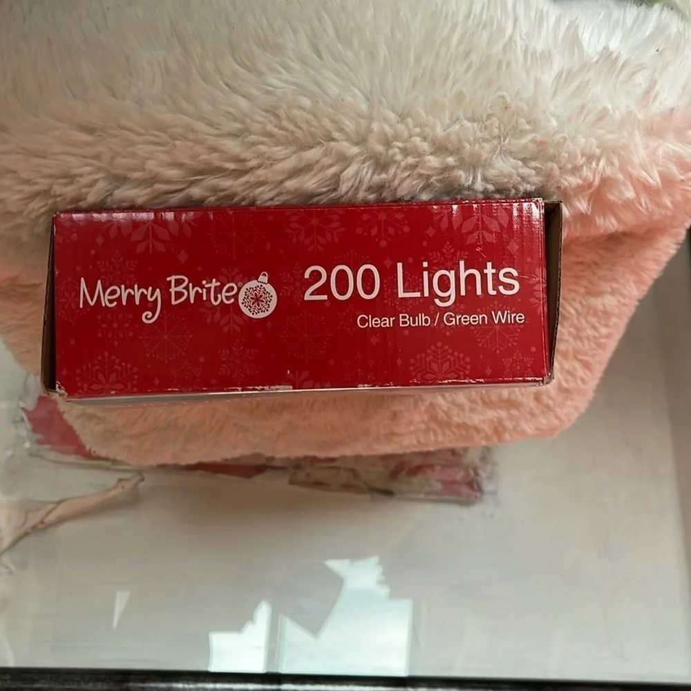 200 clear Xmas light on a string used once but never used ever again .